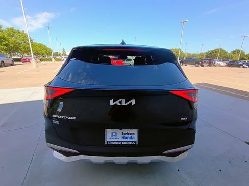 Used 2025 Kia Sportage LX AWD/4WD image 4