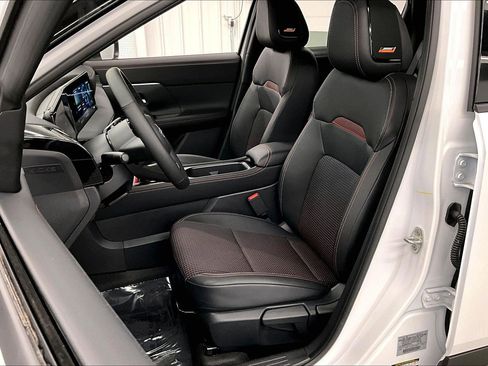 New 2026 Nissan Kicks SR w/ SR Premium Package FWD image 10