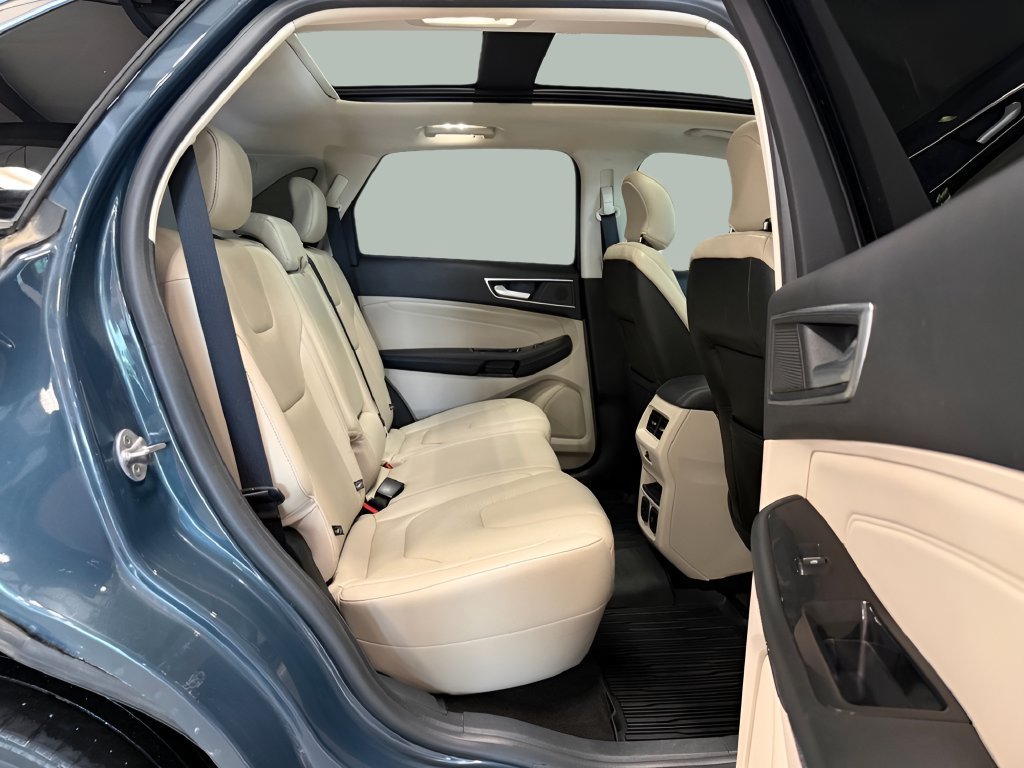 Used 2019 Ford Edge Titanium w/ Equipment Group 301A AWD/4WD image 31