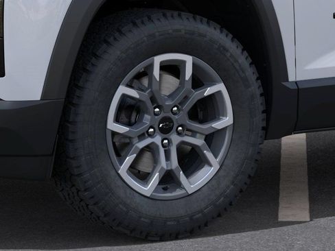 New 2026 Chevrolet Equinox ACTIV w/ LPO, Trailering Package AWD/4WD image 9