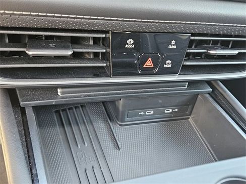 Certified 2025 Volkswagen Atlas Cross Sport SE image 22