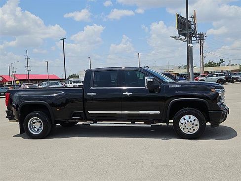 Used 2025 Chevrolet Silverado 3500 High Country w/ High Country Premium Package AWD/4WD image 5
