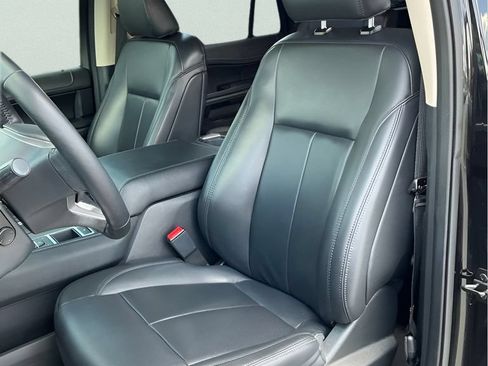 Used 2023 Ford Expedition XLT RWD image 28