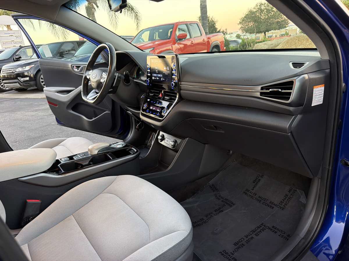 Used 2021 Hyundai Ioniq SE FWD image 18