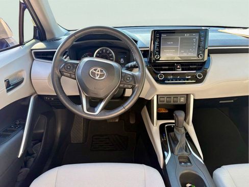 Used 2022 Toyota Corolla Cross LE w/ Moonroof Package FWD image 10