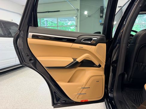 Used 2016 Porsche Cayenne AWD/4WD image 20