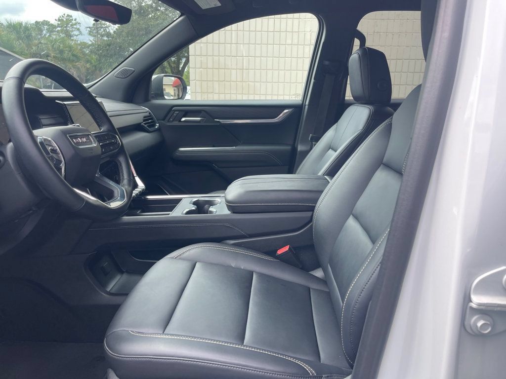 Used 2026 GMC Acadia Elevation w/ Elevation Premium Package AWD/4WD image 12