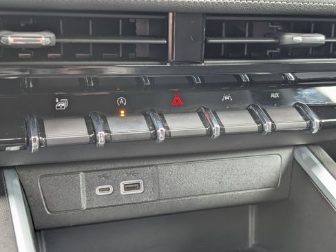 Used 2023 Chevrolet Colorado LT w/ LT Convenience Package II image 21