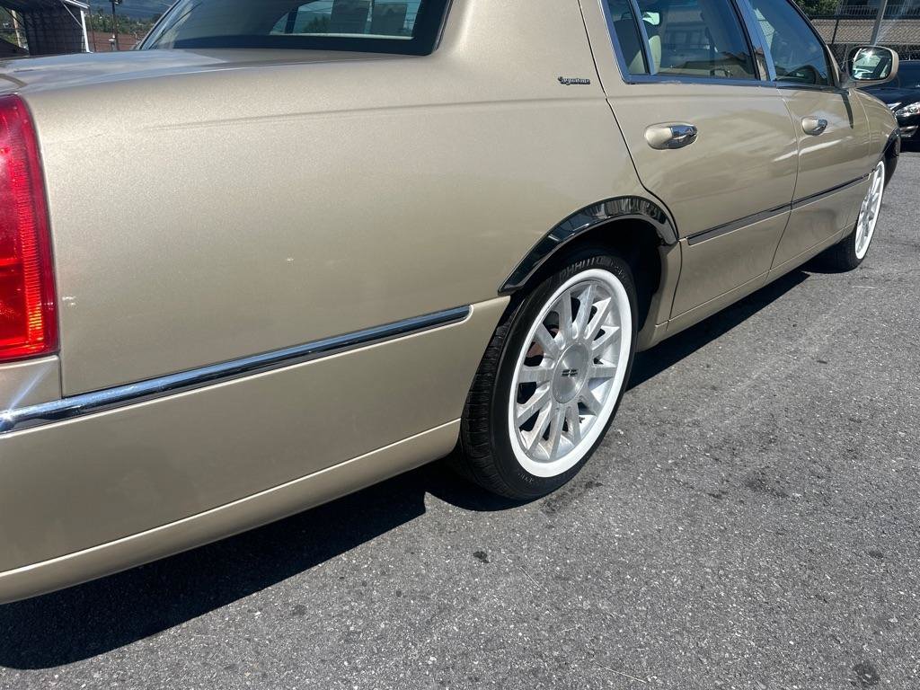 Used 2006 Lincoln Town Car Signature RWD image 6
