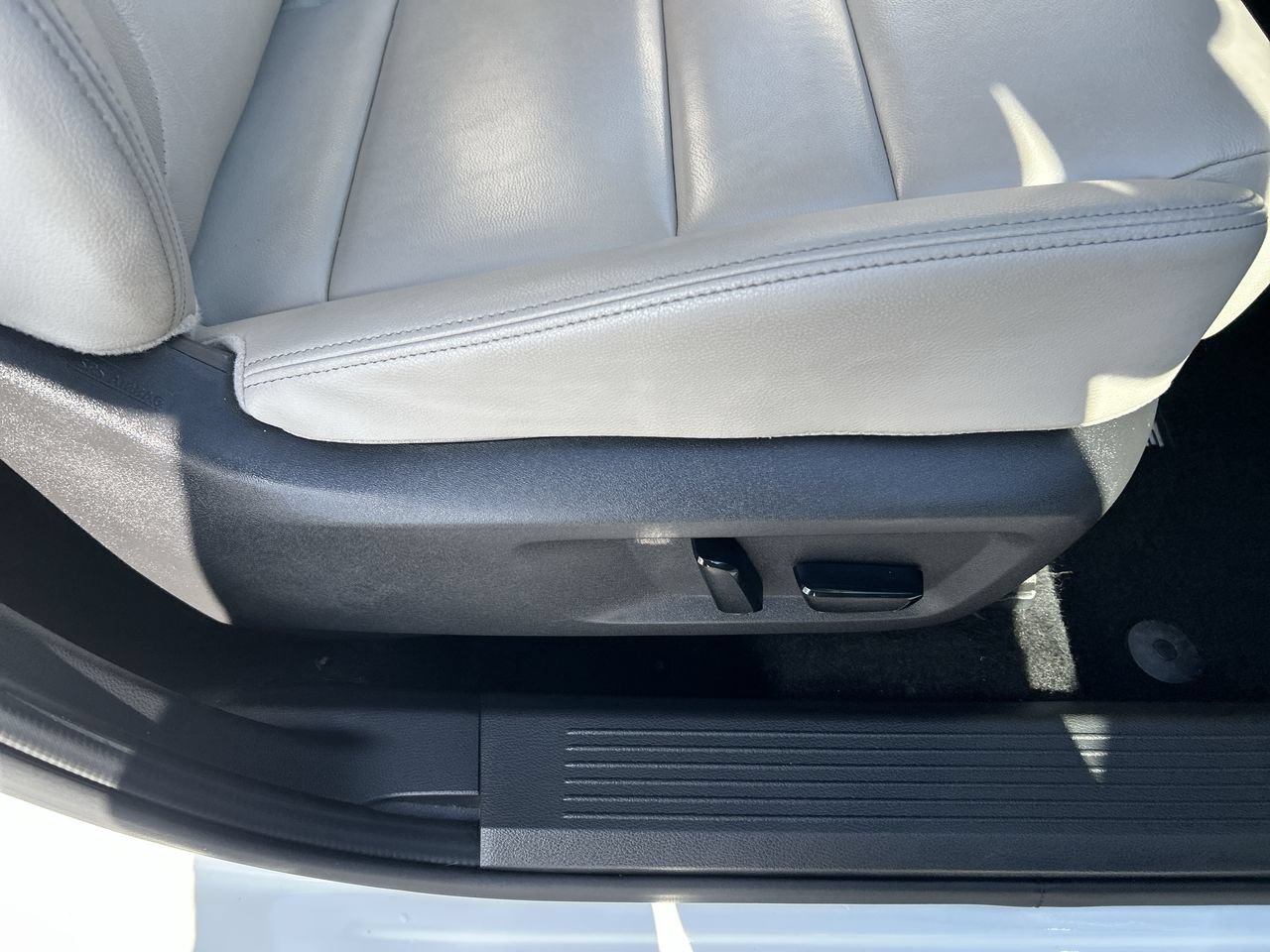 Used 2023 Nissan Rogue SL AWD/4WD image 14