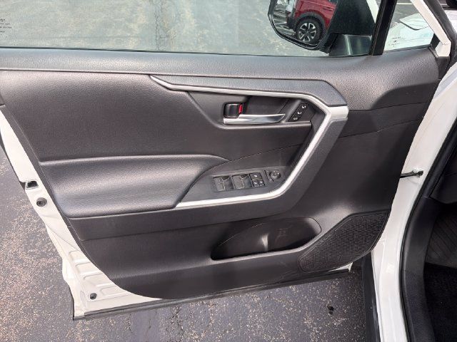 Used 2022 Toyota RAV4 XLE Premium AWD/4WD image 11