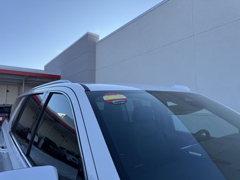 Used 2025 GMC Yukon XL Denali image 44