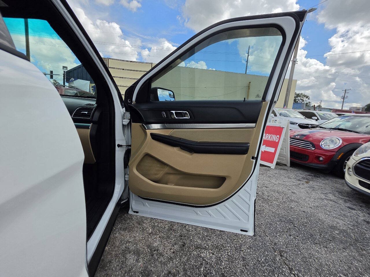 Used 2017 Ford Explorer FWD image 15