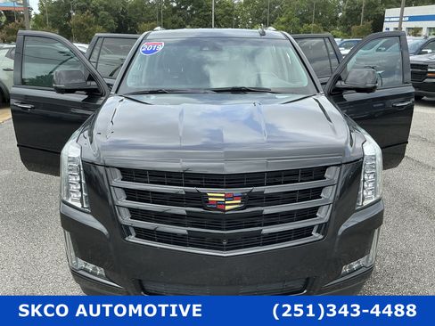 Used 2019 Cadillac Escalade Premium Luxury RWD image 35