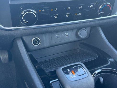 Used 2023 Nissan Rogue S image 24