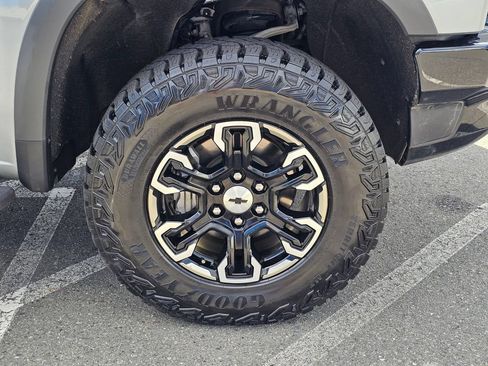 Used 2024 Chevrolet Silverado 1500 ZR2 AWD/4WD image 9