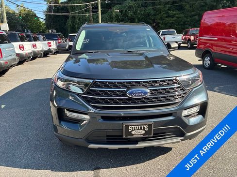 Used 2022 Ford Explorer XLT w/ Equipment Group 202A AWD/4WD image 3