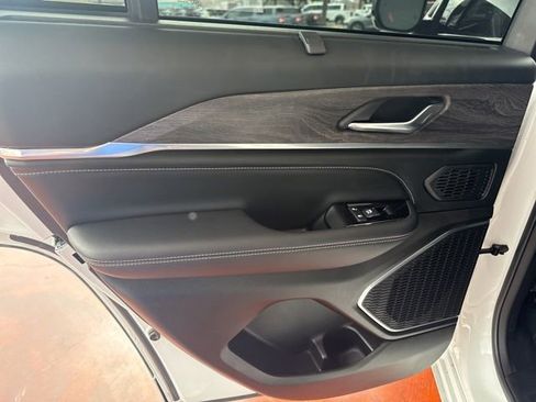 Used 2023 Jeep Grand Cherokee Overland w/ Luxury Tech Group IV image 10