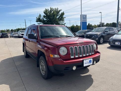 Used 2014 Jeep Patriot Sport w/ Power Value Group FWD image 3