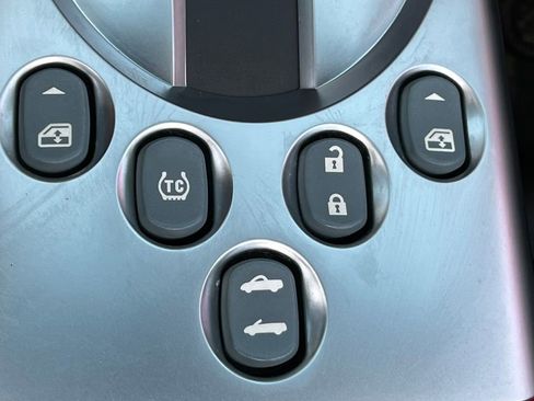 Used 2004 Chevrolet SSR w/ Preferred Equipment Group image 24