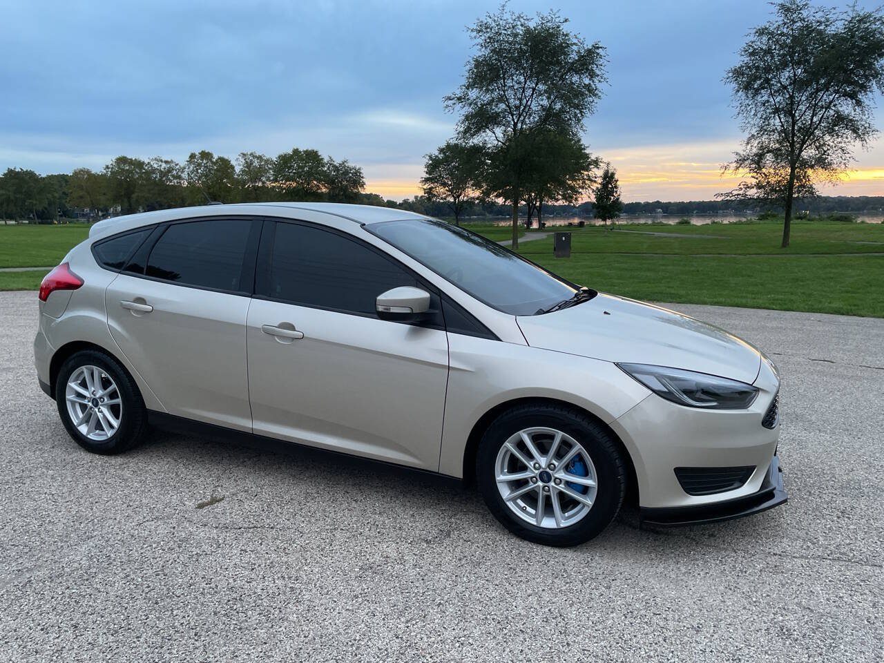 Used 2018 Ford Focus SE w/ Cold Weather Package FWD image 2