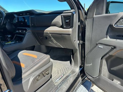 Used 2022 GMC Sierra 1500 AT4 w/ AT4 Premium Package AWD/4WD image 14