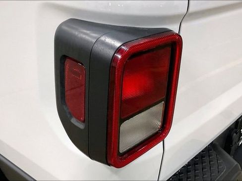 Used 2021 Jeep Gladiator Willys image 31