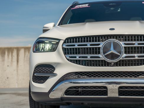 Certified 2025 Mercedes-Benz GLE 450e 4MATIC w/ Winter Package image 7