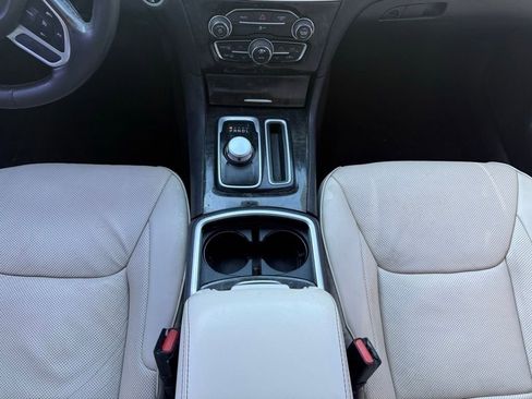 Used 2018 Chrysler 300 Limited image 17