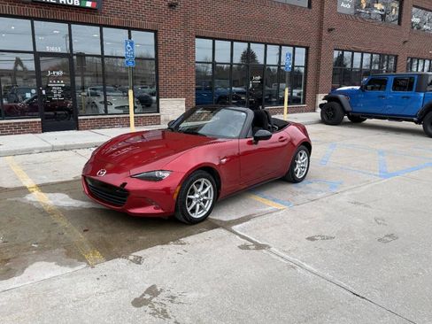 Used 2017 MAZDA MX-5 Miata Sport image 4