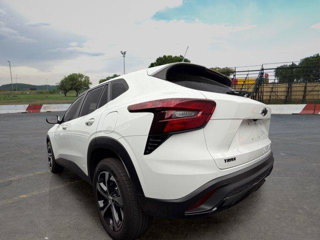 Used 2025 Chevrolet Trax RS w/ Sunroof Package FWD image 4