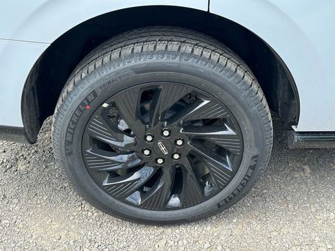 New 2026 Lincoln Navigator Reserve w/ Jet Appearance Package AWD/4WD image 5