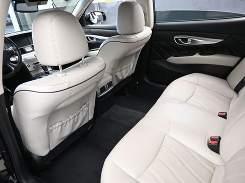 Used 2019 INFINITI Q70 L 3.7 image 41