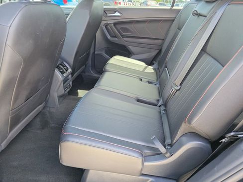 Used 2024 Volkswagen Tiguan SE image 18