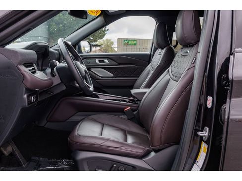 Used 2025 Ford Explorer Platinum w/ LUX Leather Package AWD/4WD image 17