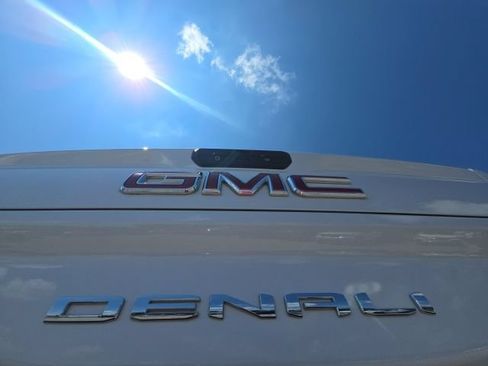 Used 2022 GMC Sierra 2500 Denali w/ Denali Ultimate Package AWD/4WD image 10