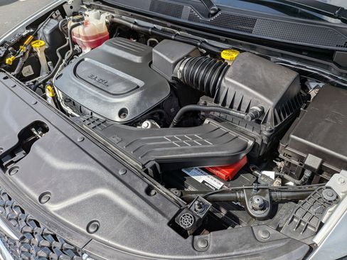 Used 2024 Chrysler Pacifica Touring-L image 38