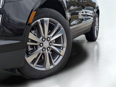 Certified 2024 Cadillac XT5 Premium Luxury image 2