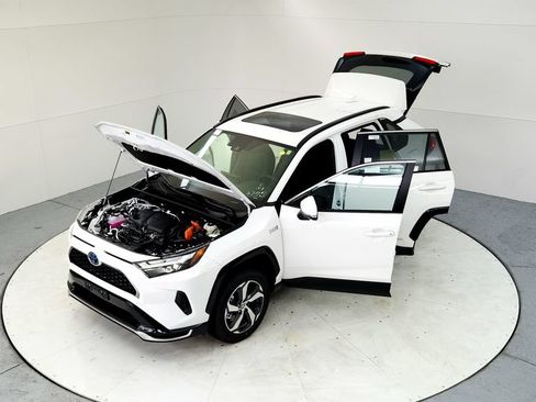 Used 2023 Toyota RAV4 SE w/ Weather & Moonroof Package AWD/4WD image 18