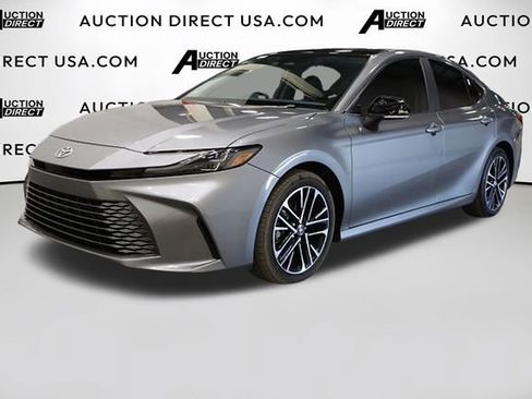 Used 2025 Toyota Camry XLE FWD image 1