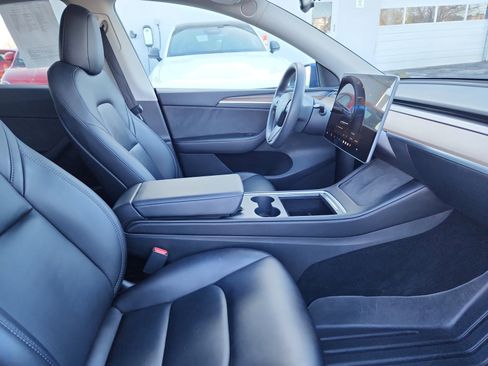 Used 2023 Tesla Model Y Long Range image 19