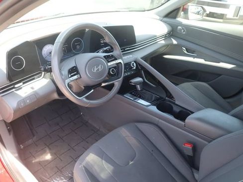 Used 2025 Hyundai Elantra SEL FWD image 9