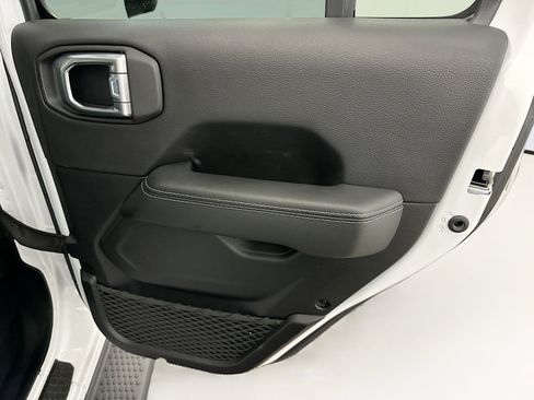 Used 2023 Jeep Wrangler Sahara image 31