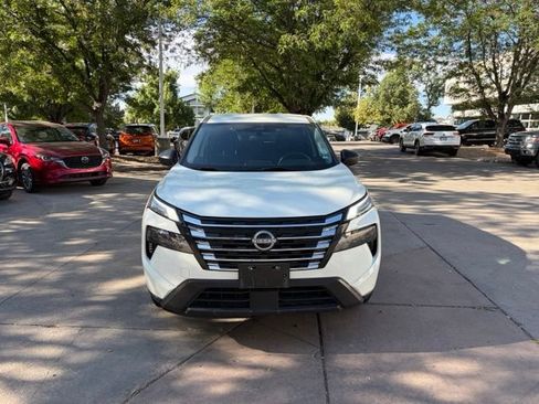 Used 2024 Nissan Rogue S AWD/4WD image 10