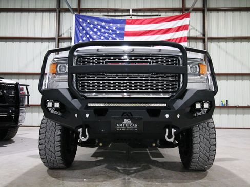 Used 2018 GMC Sierra 2500 Denali w/ Duramax Plus Package AWD/4WD image 2