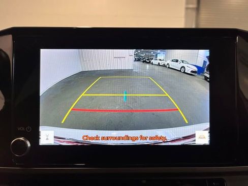 Used 2025 Toyota Camry SE image 26