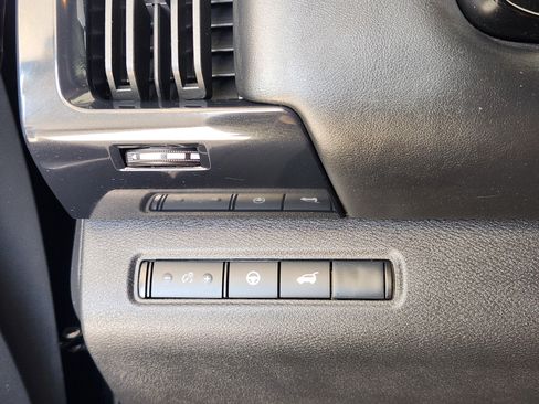 Used 2025 Nissan Pathfinder SV AWD/4WD image 21