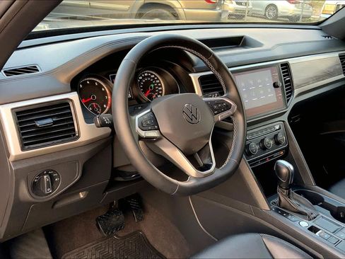 Used 2021 Volkswagen Atlas Cross Sport SE image 19