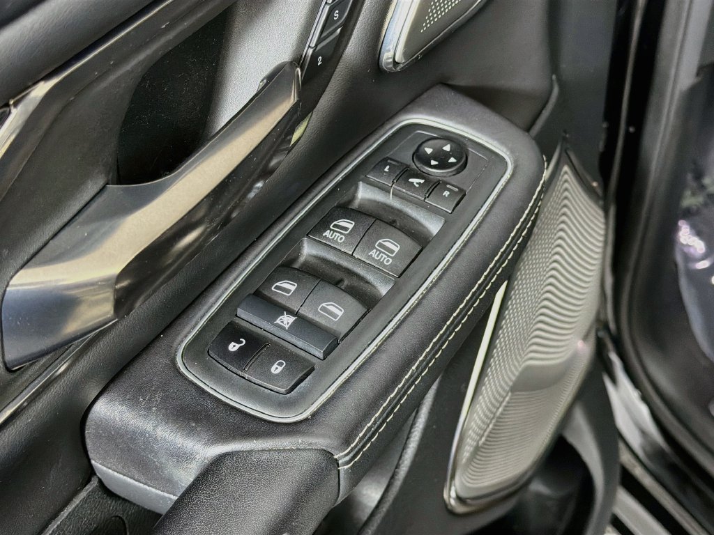Used 2020 RAM 1500 Limited w/ Black Appearance Package AWD/4WD image 18