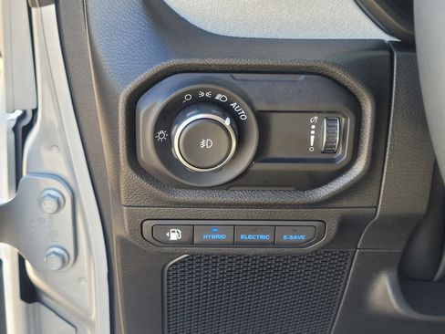 Used 2024 Jeep Wrangler Unlimited w/ Convenience Group image 17